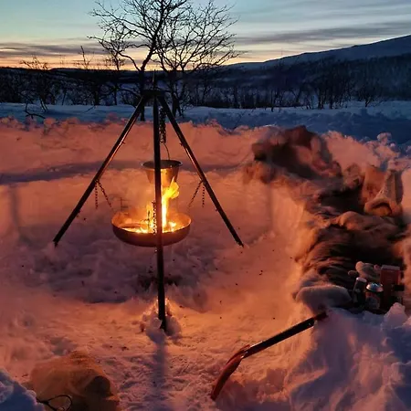 ラグジュアリーテント Finnmark Glamping アルタ